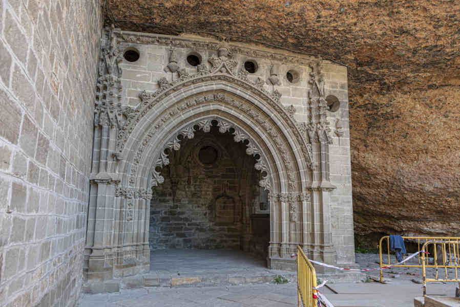 Huesca - real monasterio de San Juan de la Peña 17 - capilla de San Victorián.jpg